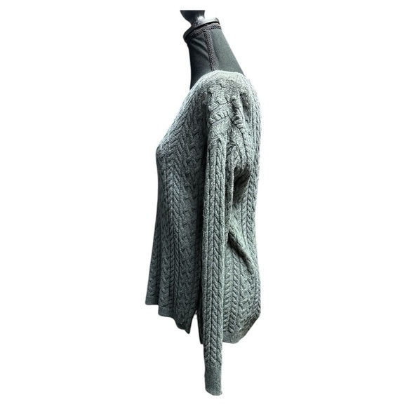 American Eagle Gray Cable Knit Sweater Size Large - Picture 2 of 12
